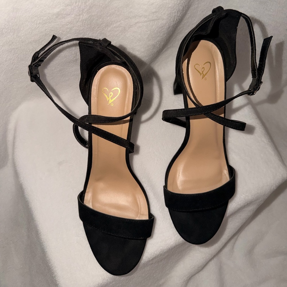 Black Strappy Women’s Heeled Sandals